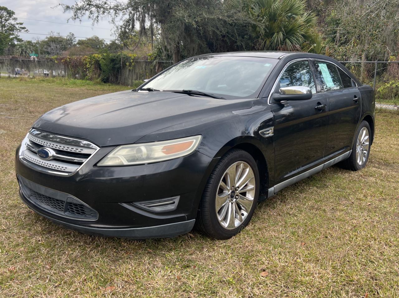 Image 2 of 2010 FORD TAURUS LIMITED 2010 with VIN 1FAHP2FW5AG127962