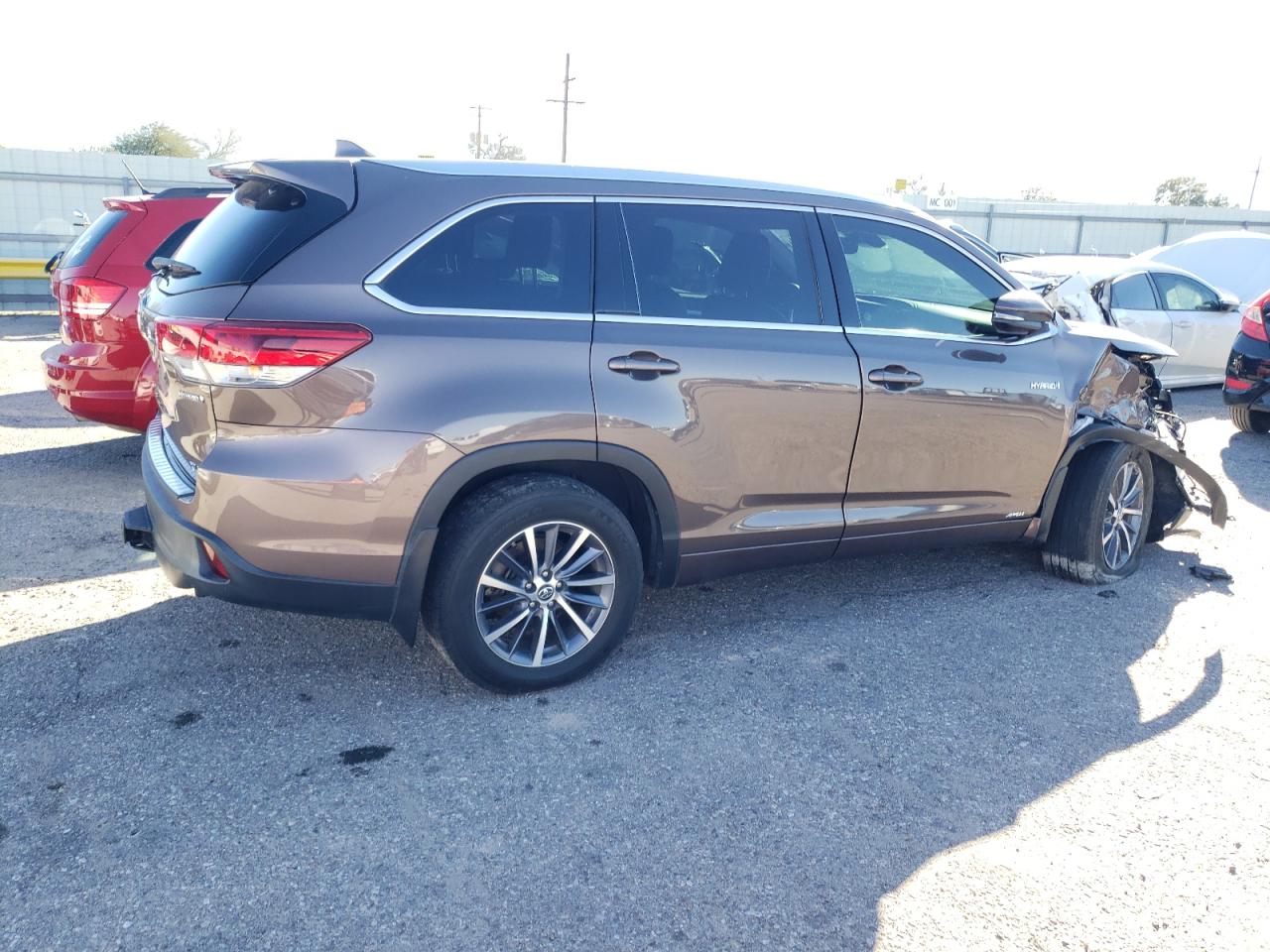 Image 3 of 2017 TOYOTA HIGHLANDER HYBRID 2017 with VIN 5TDJGRFH3HS031592