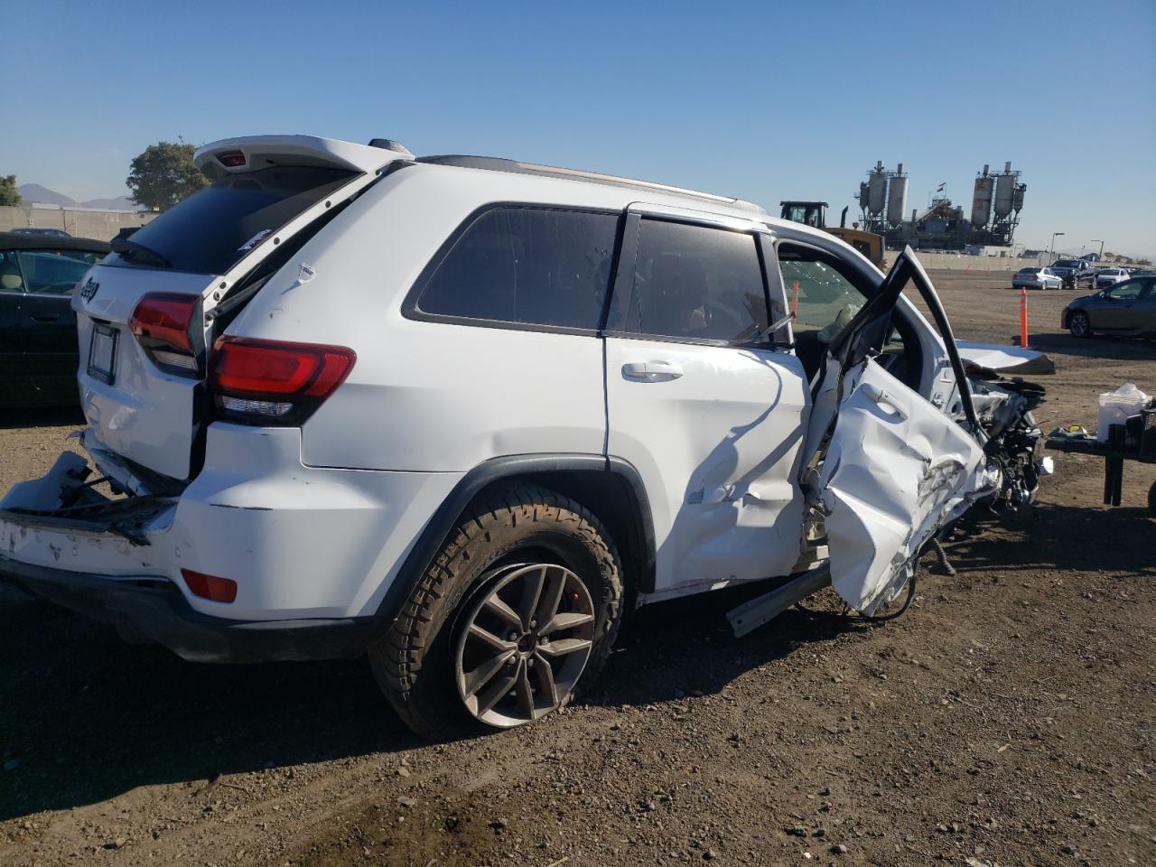 Image 3 of 2016 JEEP GRAND CHEROKEE LAREDO 2016 with VIN 1C4RJEAG9GC506612