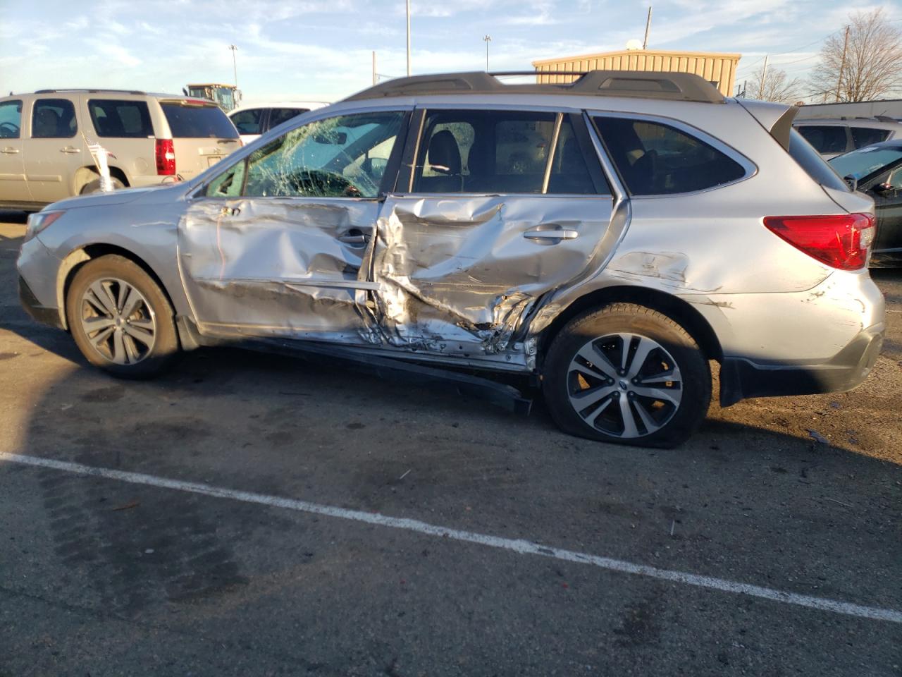 Image 2 of 2018 SUBARU OUTBACK 3.6R LIMITED 2018 with VIN 4S4BSENC4J3240022