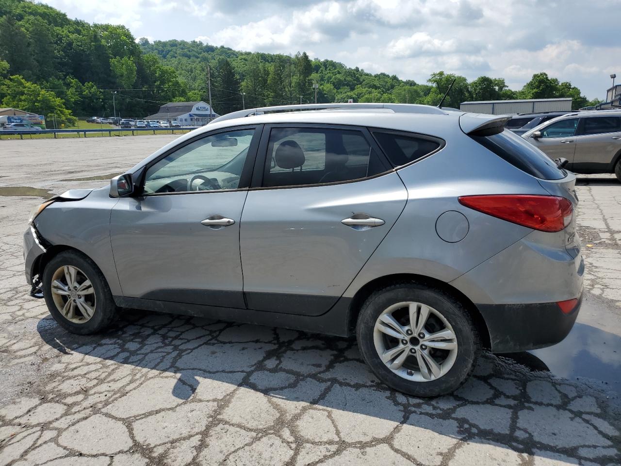 Image 2 of 2010 HYUNDAI TUCSON GLS 2010 with VIN KM8JU3AC5AU018065