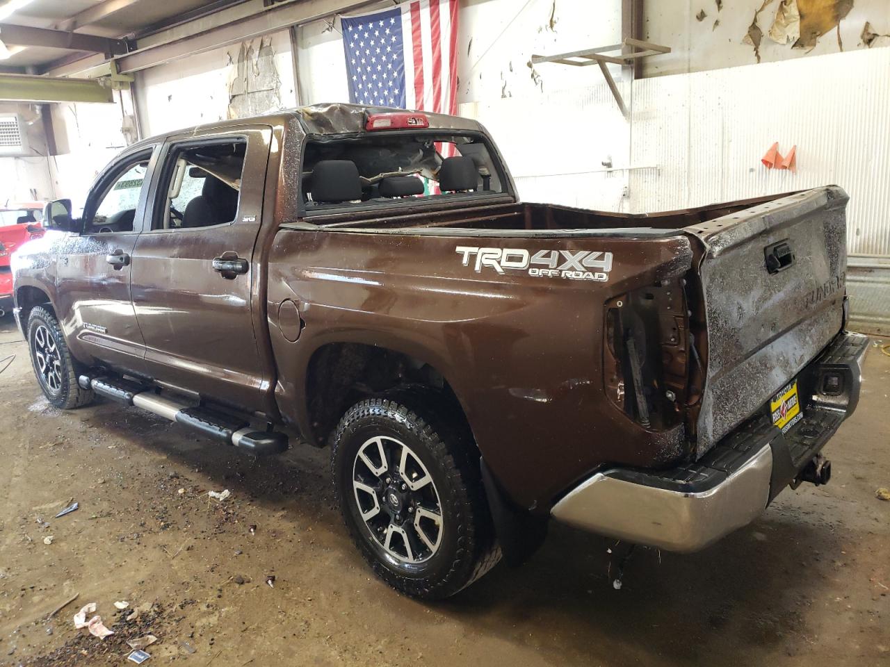 Изображение 2 Toyota Tundra Crewmax Sr5 2017 с VIN 5TFDW5F11HX583954
