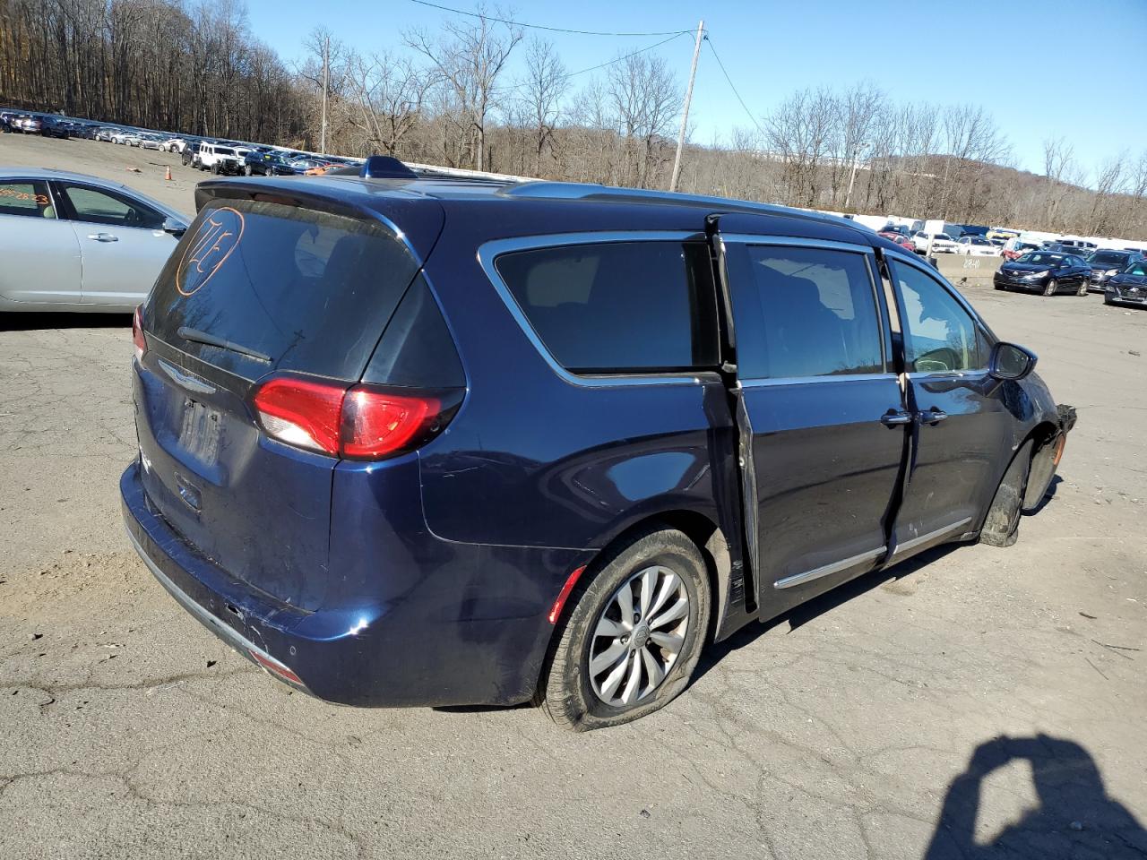 Изображение 3 2019 CHRYSLER PACIFICA TOURING L 2019 с VIN 2C4RC1BG2KR550548