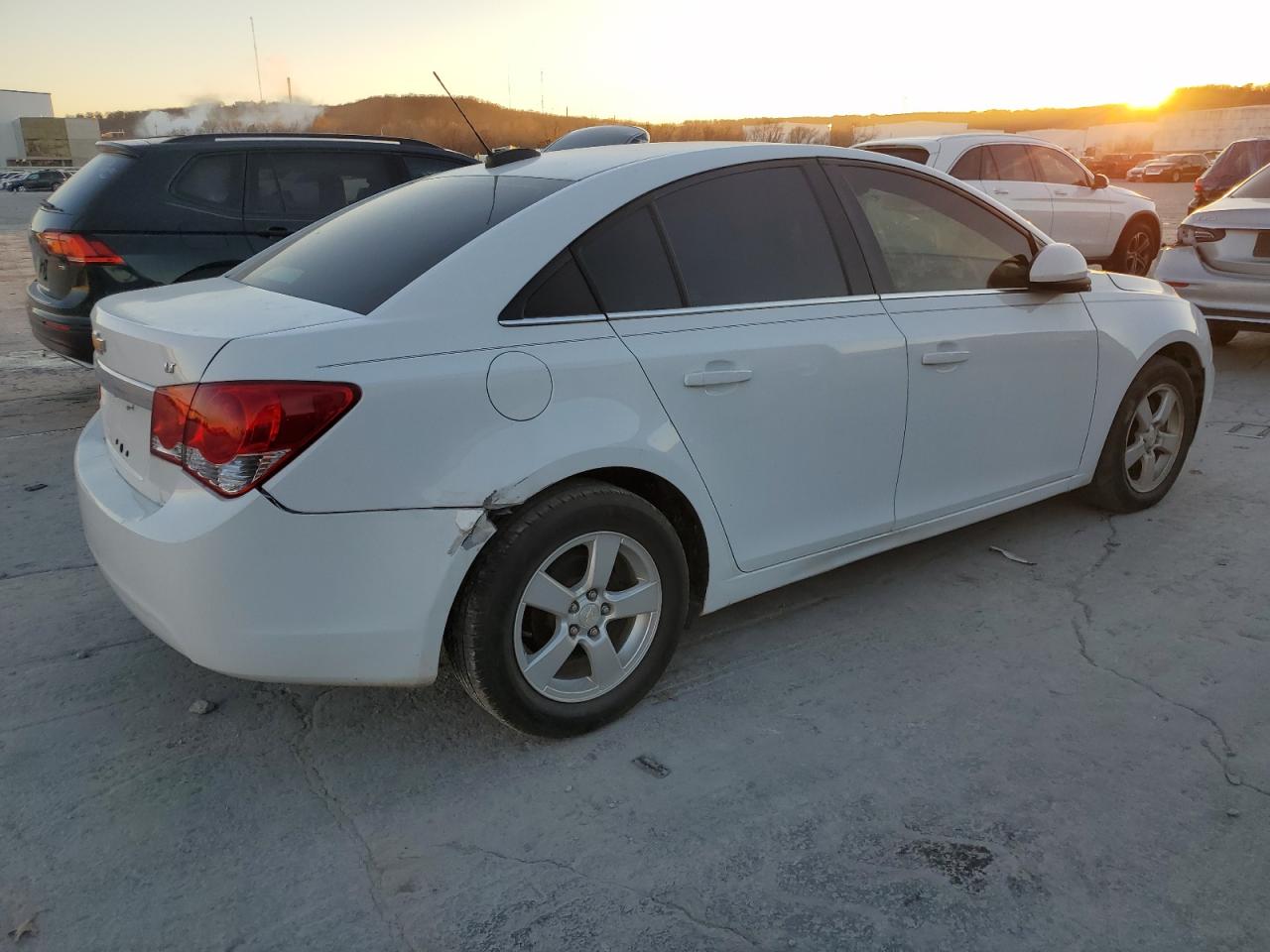 Image 3 of 2016 CHEVROLET CRUZE LIMITED LT 2016 with VIN 1G1PE5SB0G7214072