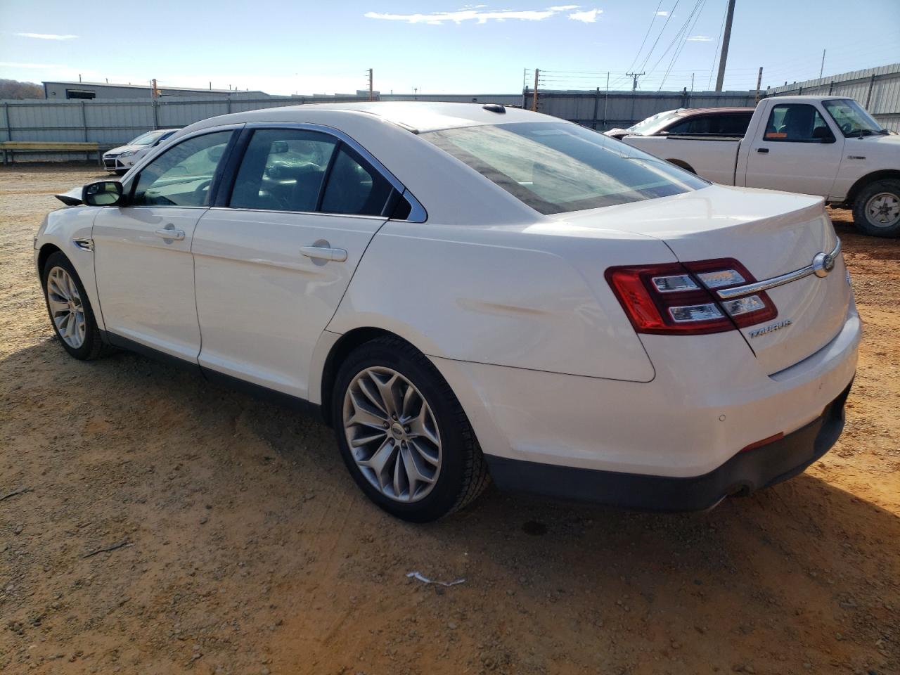 Изображение 2 2016 FORD TAURUS LIMITED 2016 с VIN 1FAHP2F84GG108863