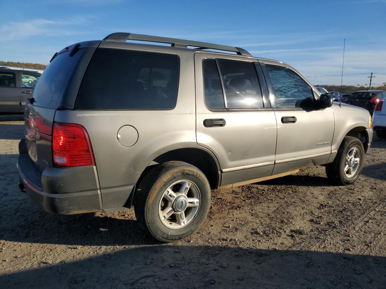 Изображение 3 2005 FORD EXPLORER XLT 2005 с VIN 1FMZU73E45ZA28460