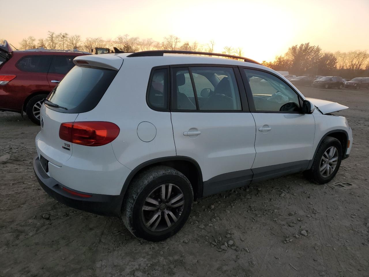 Obraz 3 z 2017 VOLKSWAGEN TIGUAN S 2017 z VIN WVGBV7AX6HK013345