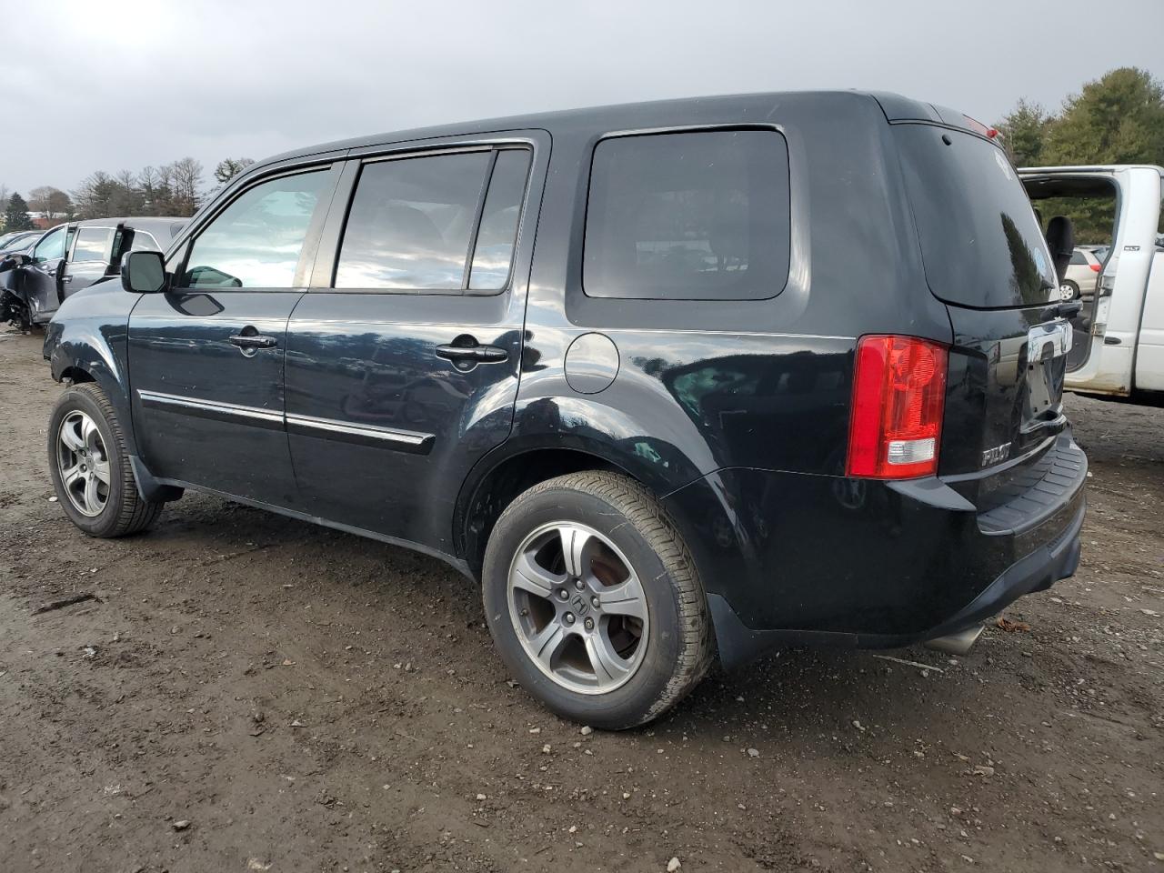 Image 2 of 2015 HONDA PILOT SE 2015 with VIN 5FNYF4H39FB021463