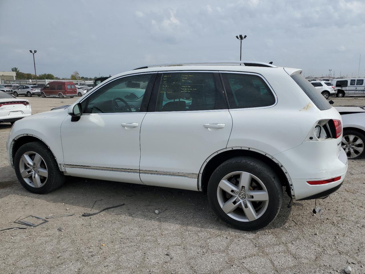 Obraz 2 z 2014 VOLKSWAGEN TOUAREG V6 2014 z VIN WVGEF9BP5ED014314