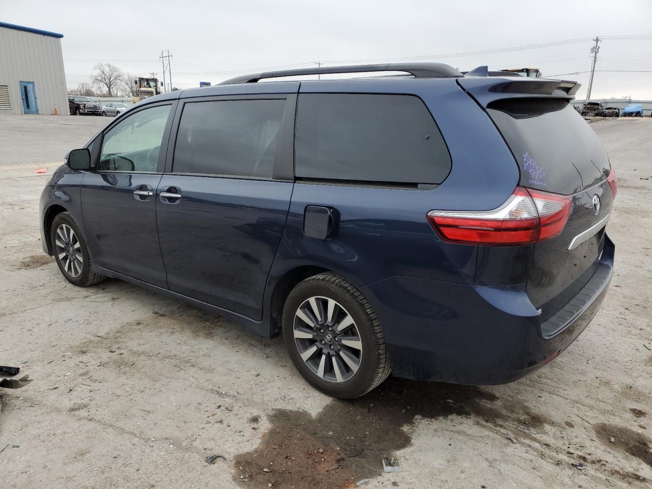 Изображение 2 2020 TOYOTA SIENNA XLE 2020 с VIN 5TDDZ3DCXLS234371