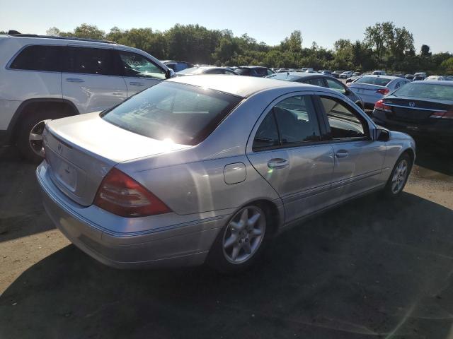 Obraz 3 z 2004 MERCEDES-BENZ C-CLASS 240 2004 z VIN WDBRF61J74A552903