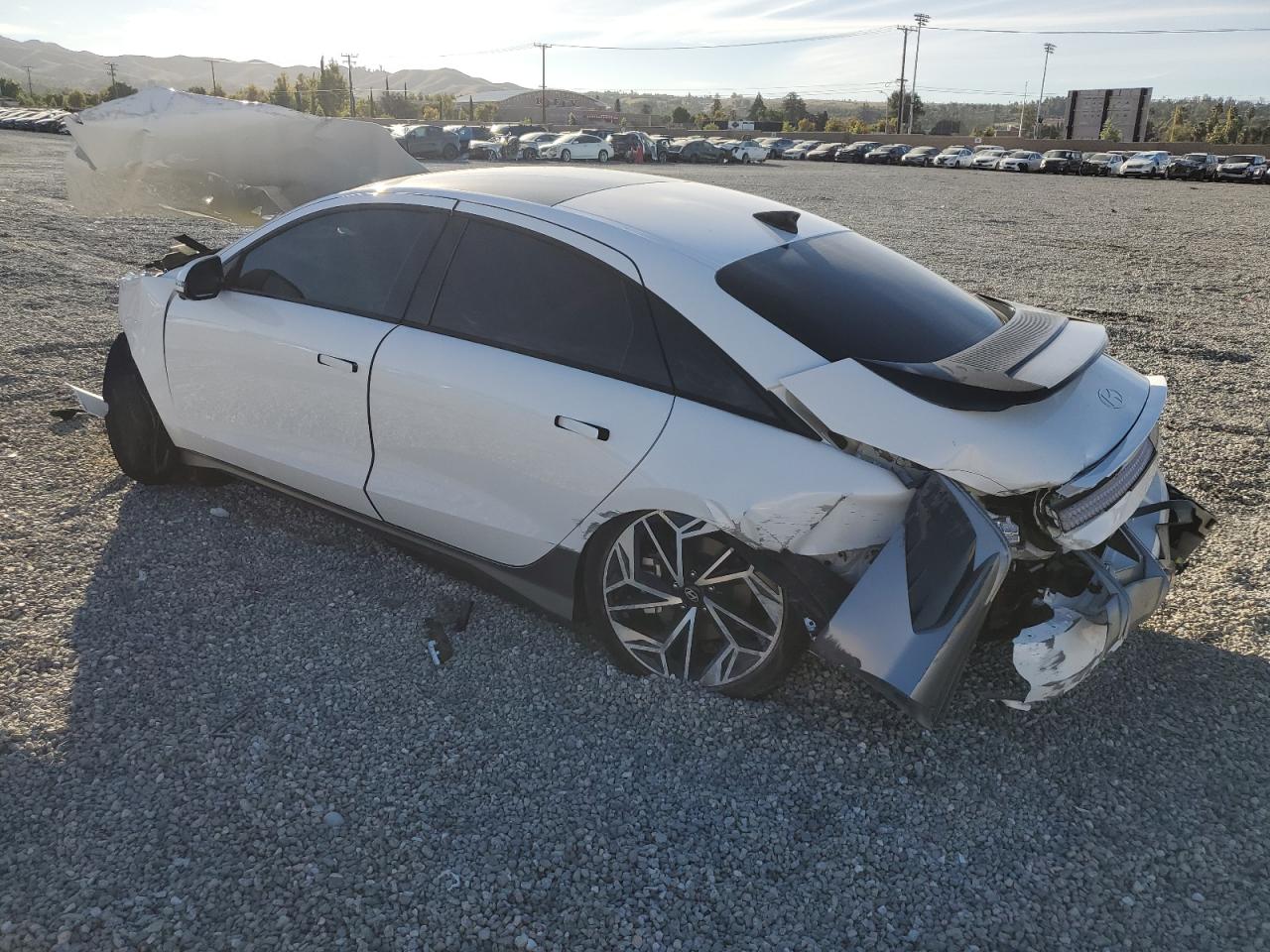 Obraz 2 z 2023 HYUNDAI IONIQ 6 LIMITED 2023 z VIN KMHM54AA8PA035516