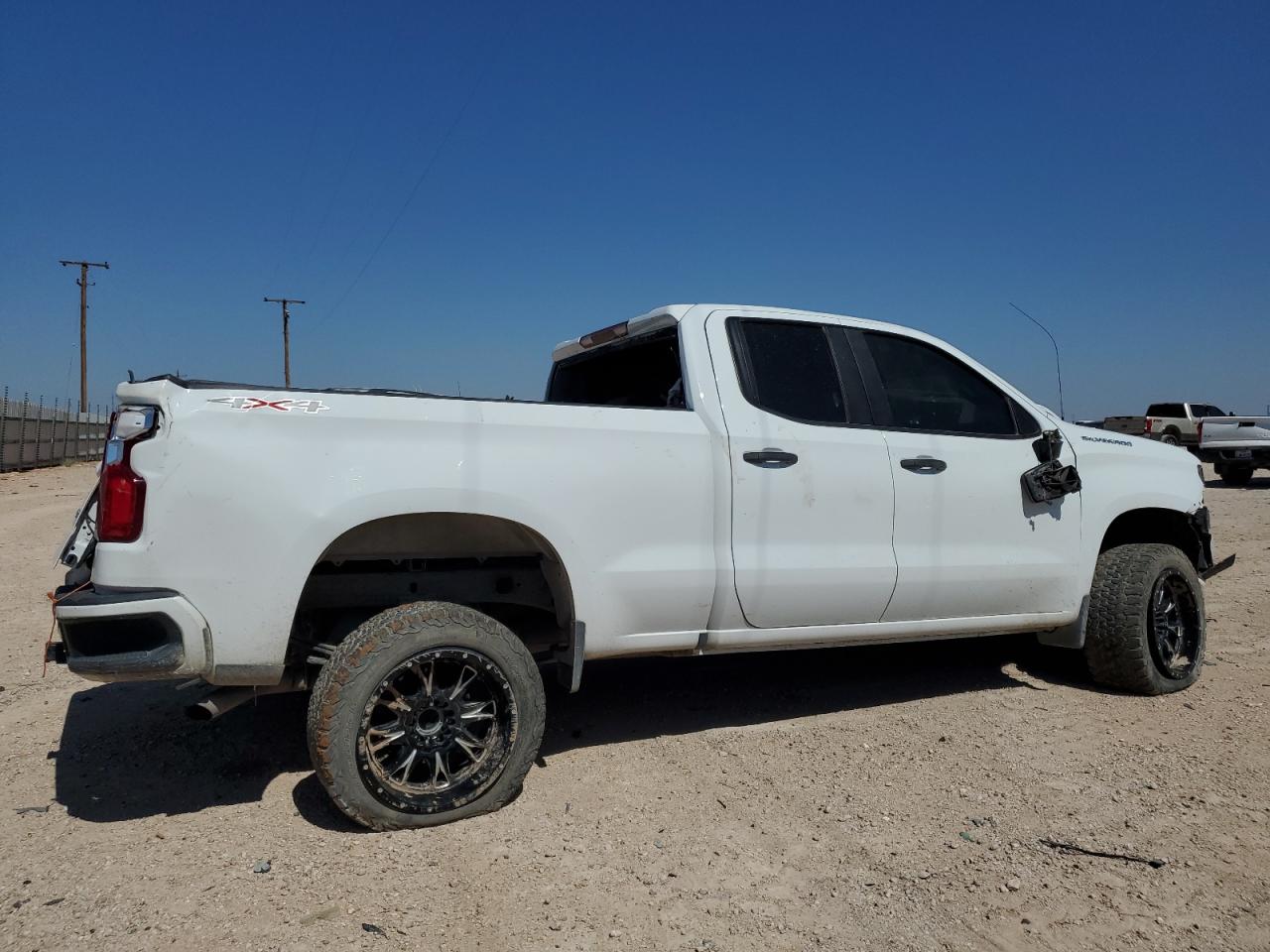 Obraz 3 z 2021 CHEVROLET SILVERADO K1500 CUSTOM 2021 z VIN 1GCRYBEK2MZ324008