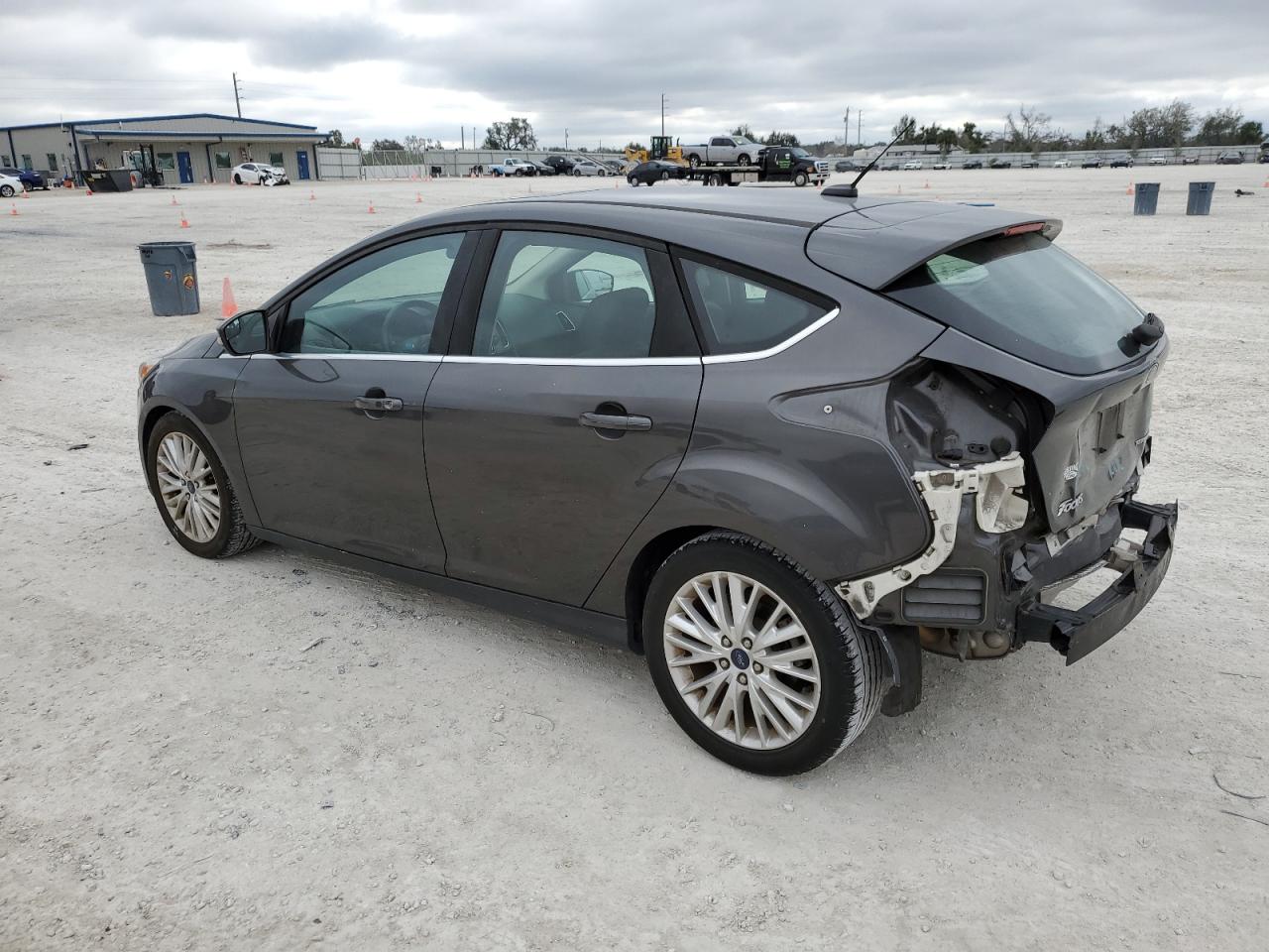 Изображение 2 2015 FORD FOCUS TITANIUM 2015 с VIN 1FADP3N27FL338324