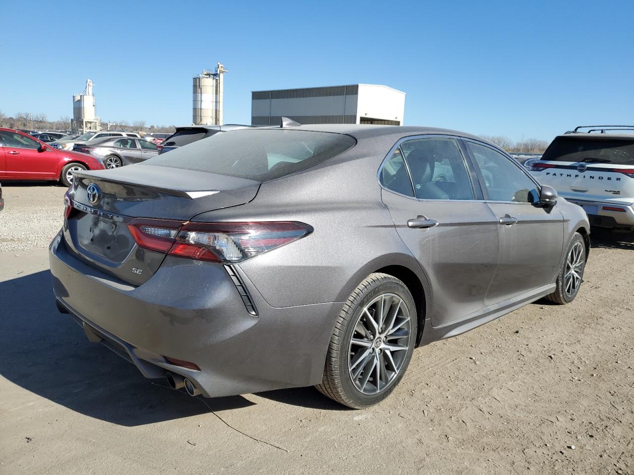 Obraz 3 z 2021 TOYOTA CAMRY SE 2021 z VIN 4T1G11AK4MU519970