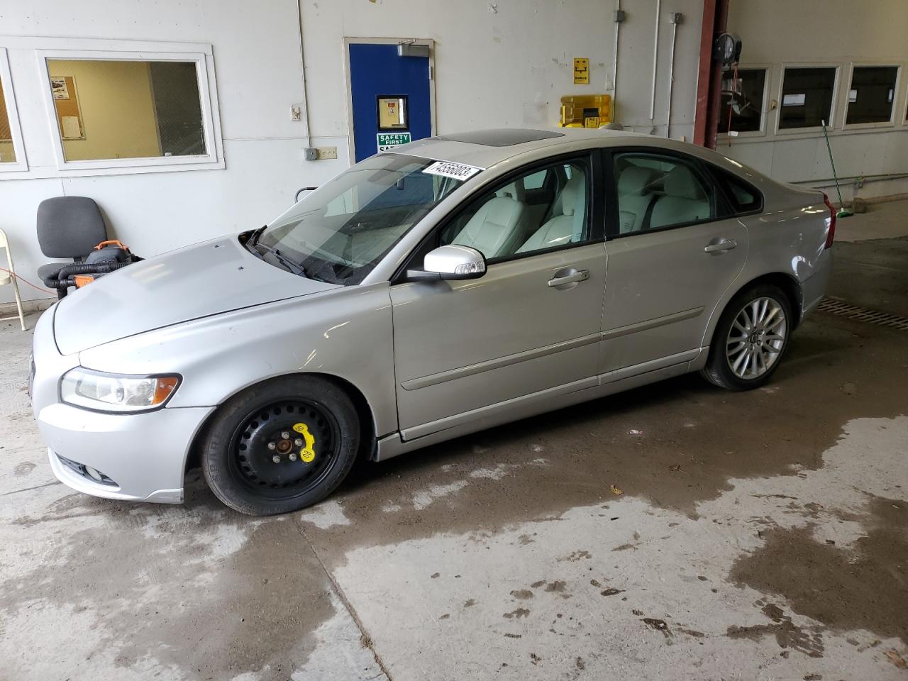 Image 1 of 2011 VOLVO S40 T5 2011 with VIN YV1672MS0B2536462
