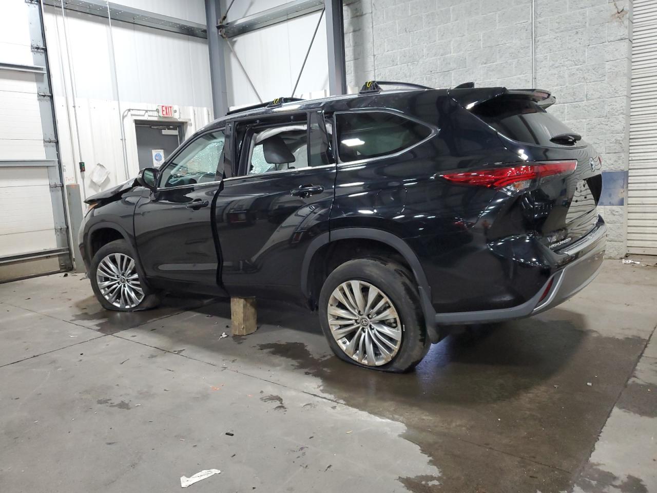 Obraz 2 z 2022 TOYOTA HIGHLANDER PLATINUM 2022 z VIN 5TDFZRBHXNS188747