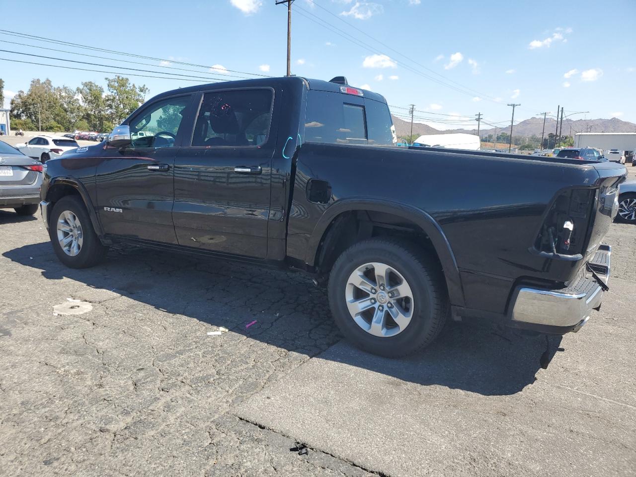 Изображение 2 2021 RAM 1500 LARAMIE 2021 с VIN 1C6SRFJT7MN739313