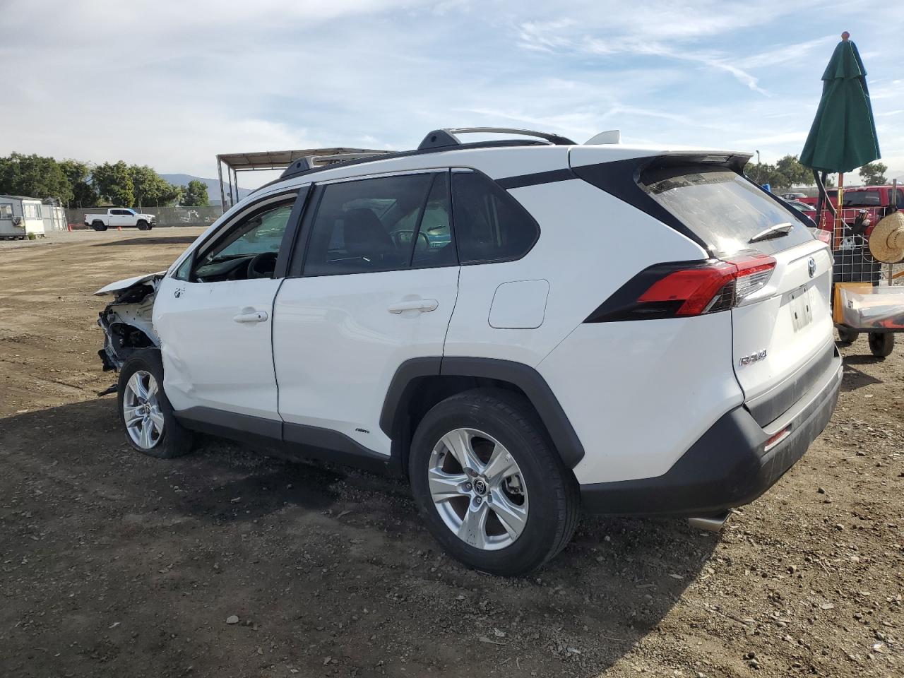Image 2 of 2021 TOYOTA RAV4 XLE 2021 with VIN 4T3RWRFV6MU048052