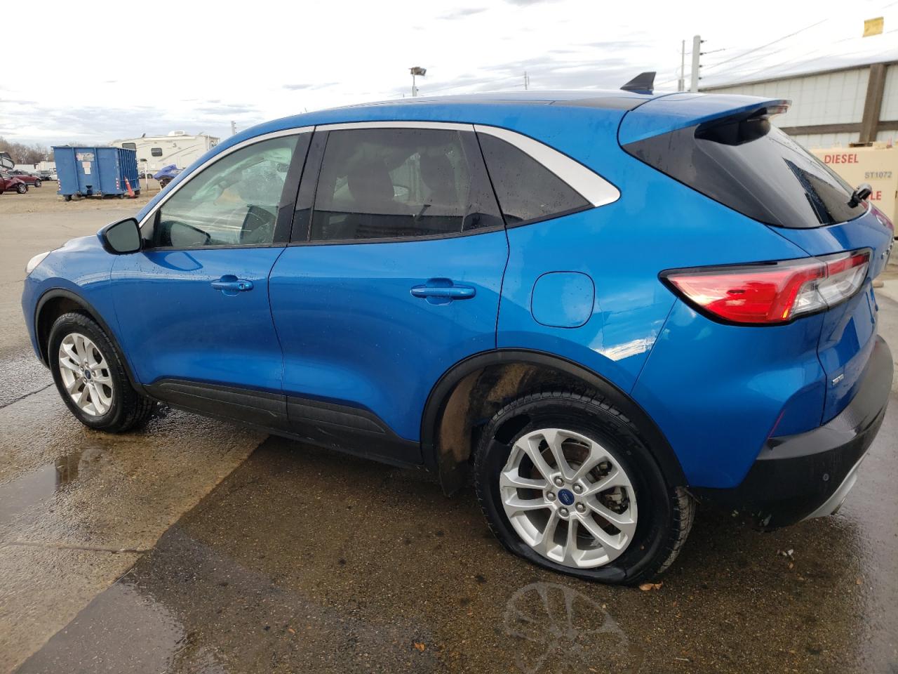 Image 2 of 2021 FORD ESCAPE SE 2021 with VIN 1FMCU9G68MUA68198