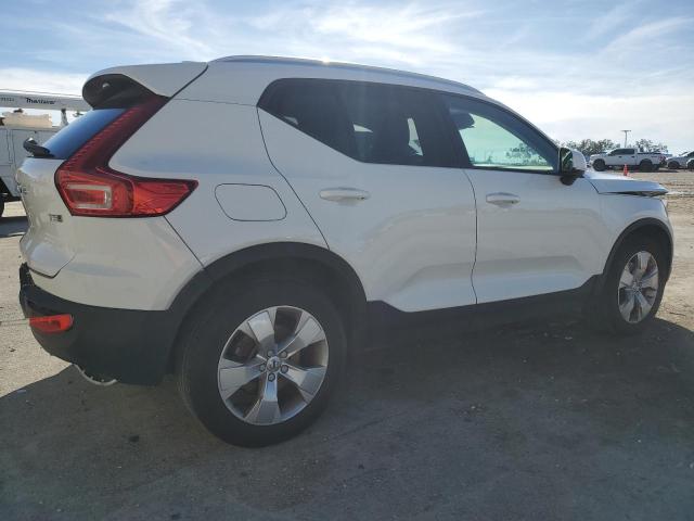 Image 3 of 2019 VOLVO XC40 T5 MOMENTUM 2019 with VIN YV4162XZ4K2008562