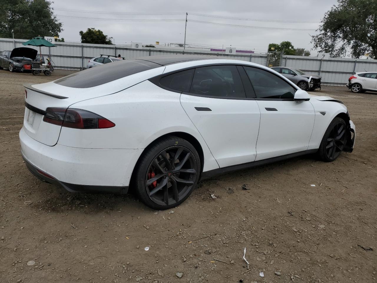 Obraz 3 z 2014 TESLA MODEL S  2014 z VIN 5YJSA1H15EFP40516