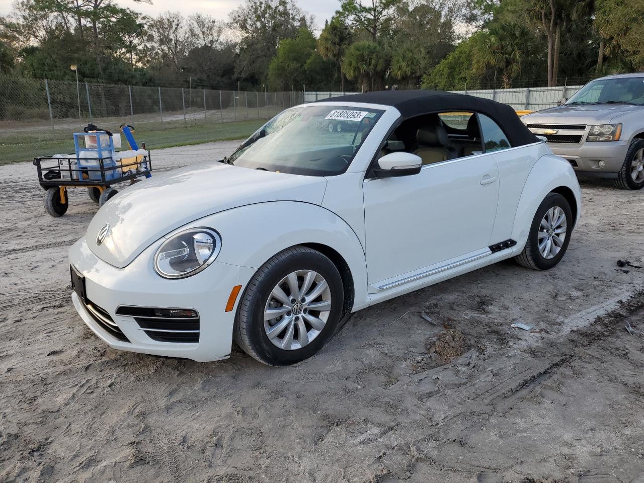 Obraz 1 z 2017 VOLKSWAGEN BEETLE S/SE 2017 z VIN 3VW517AT1HM811557