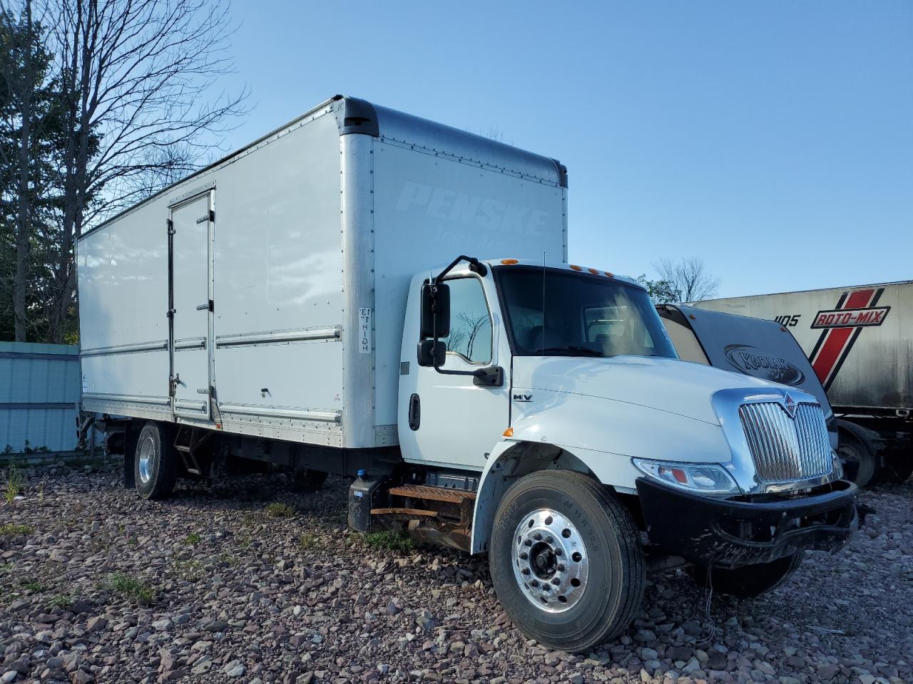 Image 1 of 2020 INTERNATIONAL MV607  2020 with VIN 1HTEUMMLXLH133704