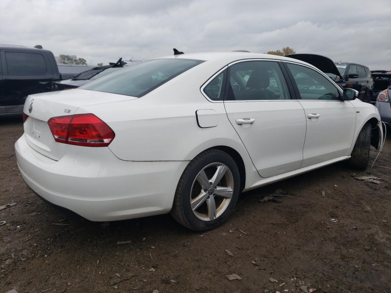 Image 3 of 2015 VOLKSWAGEN PASSAT S 2015 with VIN 1VWAS7A30FC111569
