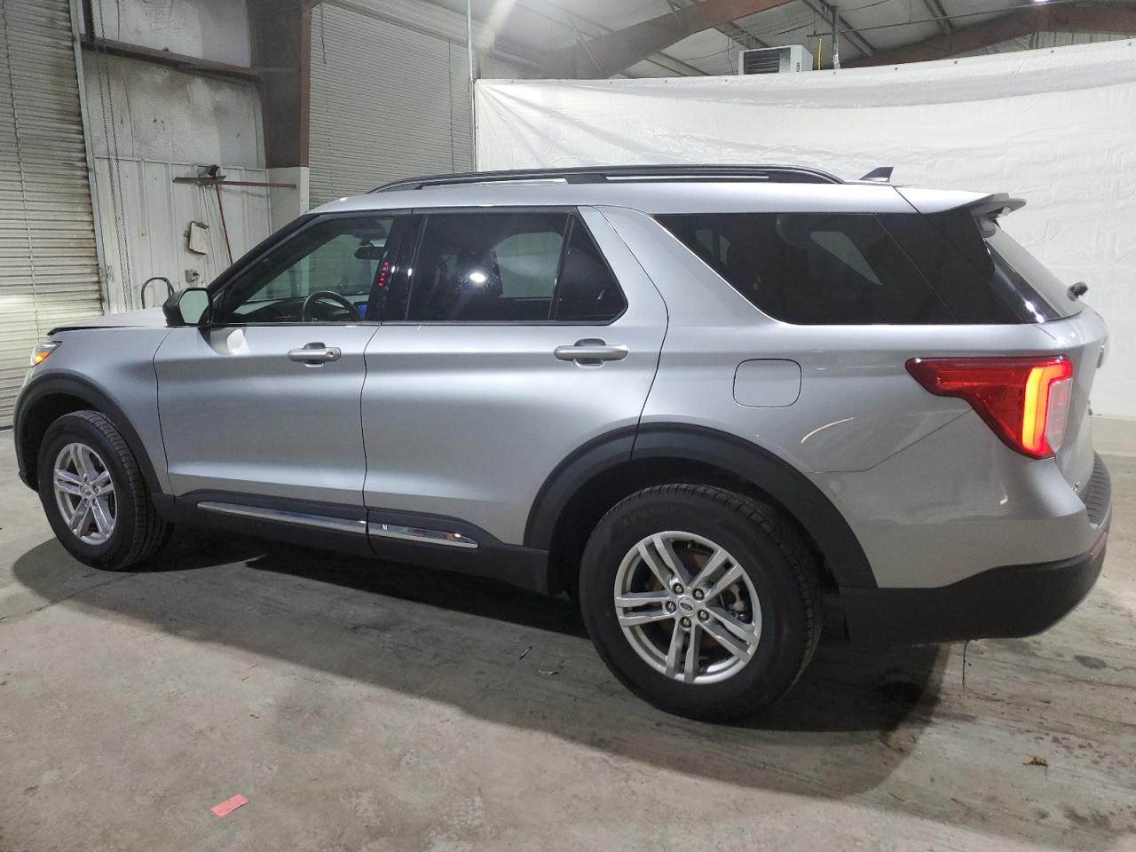 Изображение 2 2023 FORD EXPLORER XLT 2023 с VIN 1FMSK8DH3PGB19367