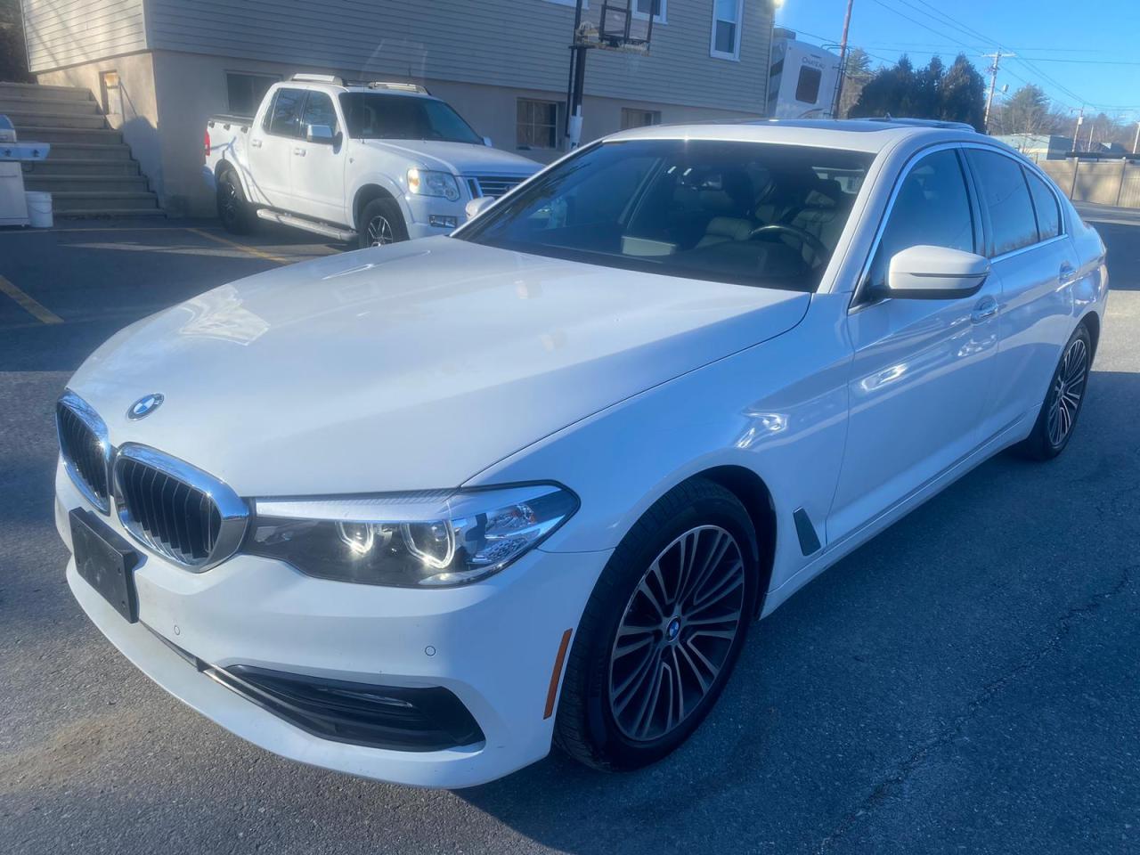 Obraz 1 z 2018 BMW 530 XI 2018 z VIN WBAJA7C53JWA74027