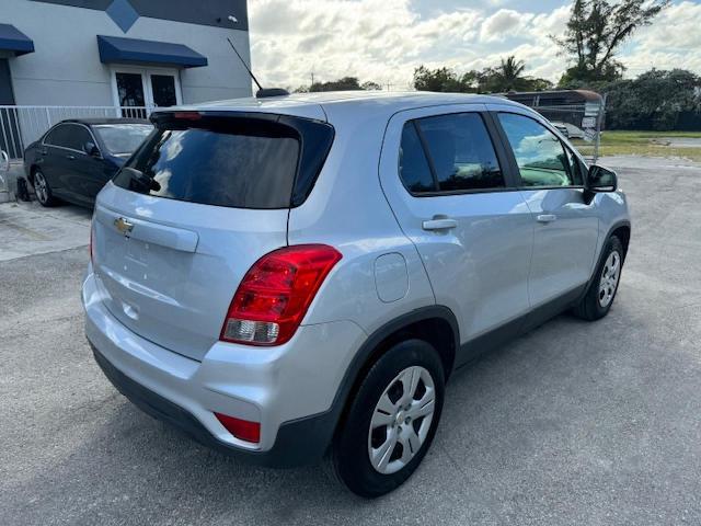 Изображение 3 2019 CHEVROLET TRAX LS 2019 с VIN 3GNCJKSB4KL177989
