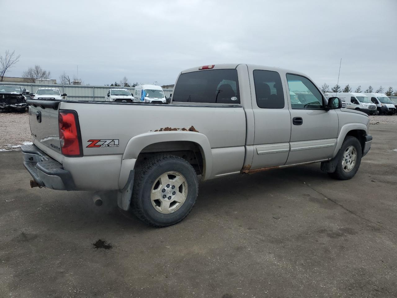 Image 3 of 2004 CHEVROLET SILVERADO K1500 2004 with VIN 1GCEK19T54E209195