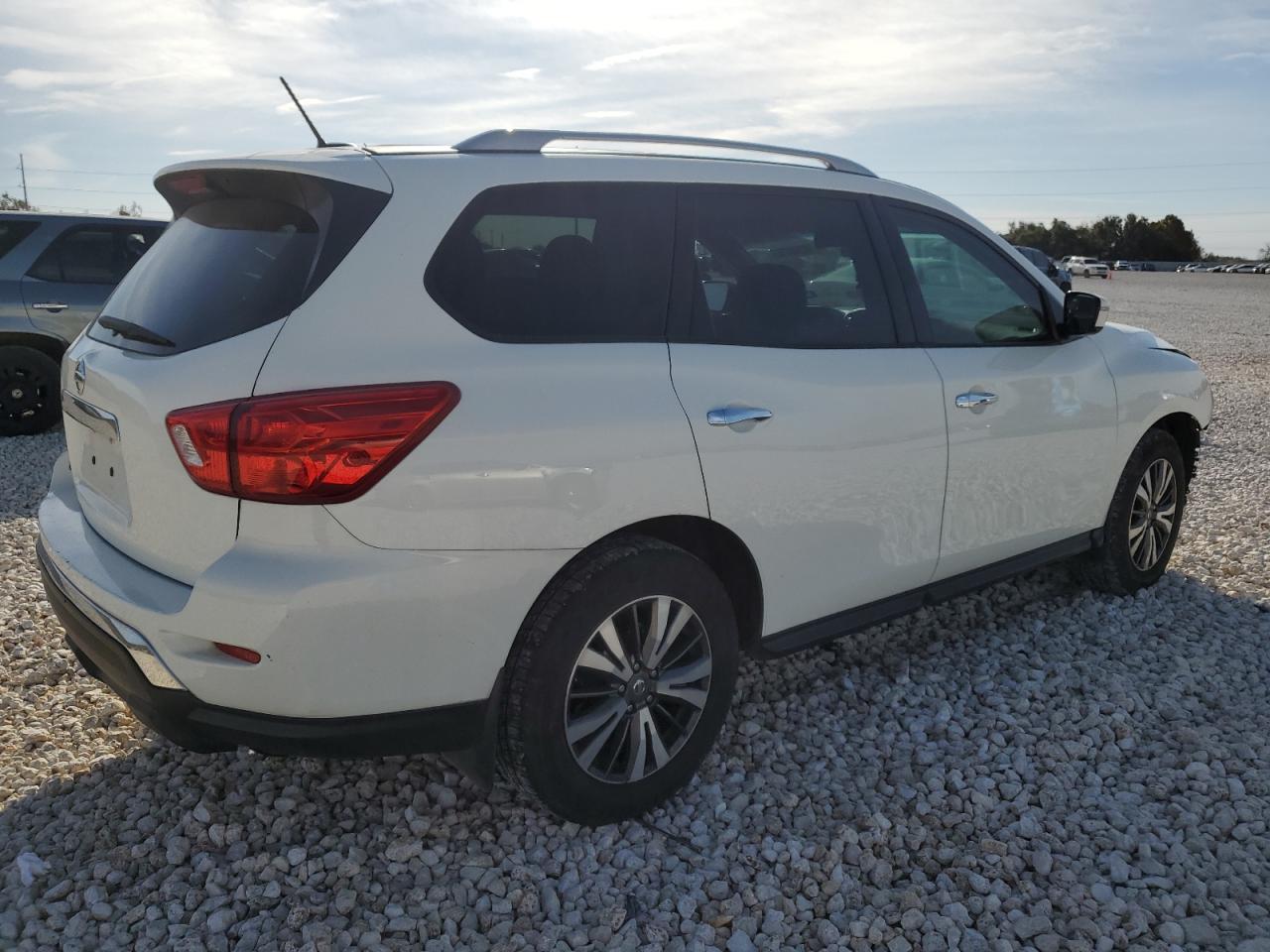 Изображение 3 2017 NISSAN PATHFINDER S 2017 с VIN 5N1DR2MN4HC902360
