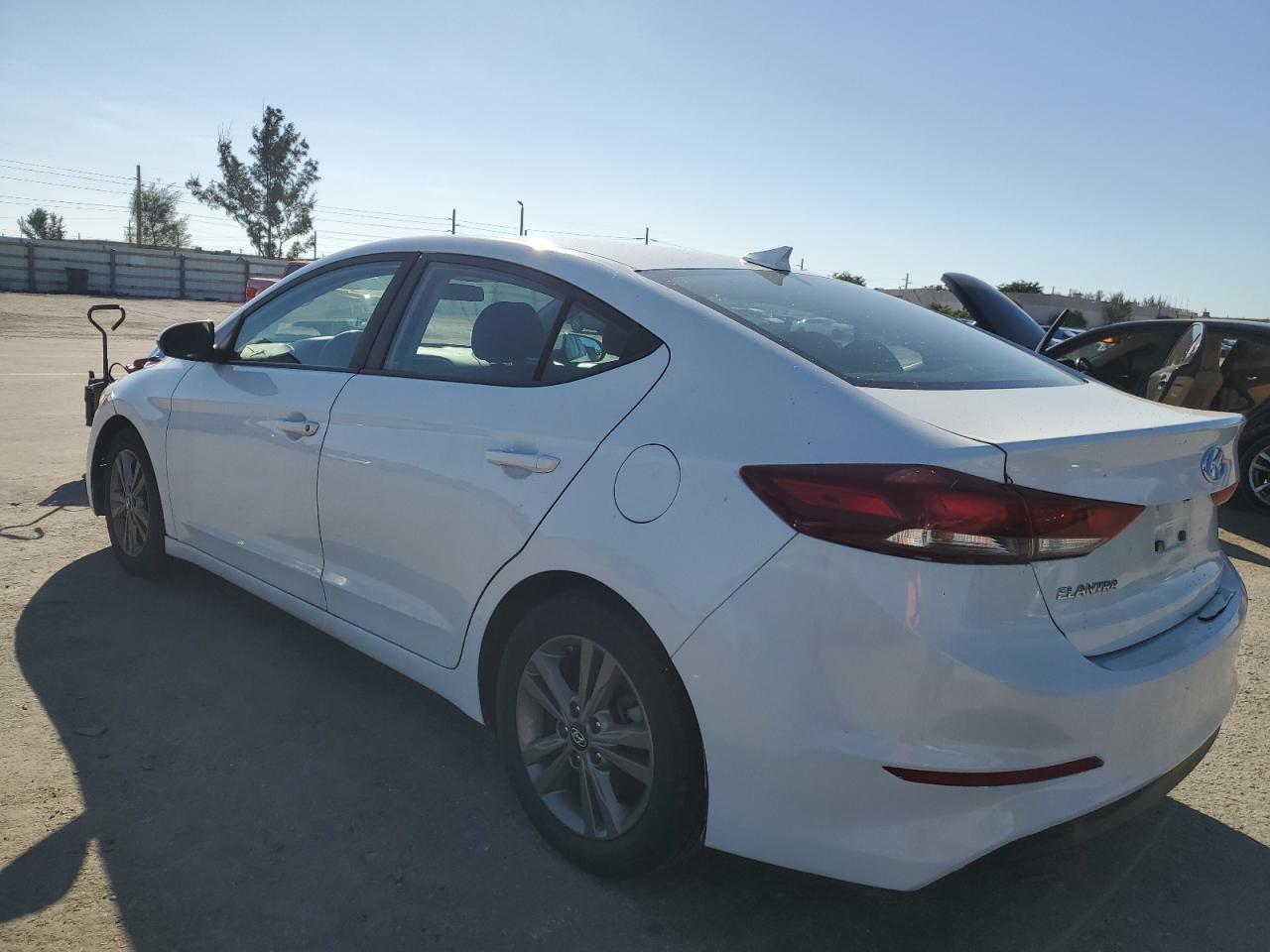 Изображение 2 2018 HYUNDAI ELANTRA SEL 2018 с VIN 5NPD84LF4JH363374