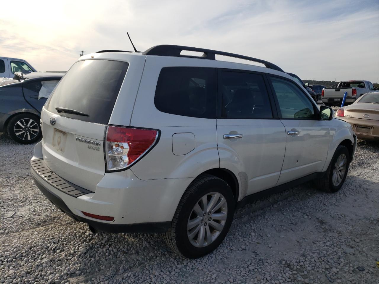 Изображение 3 2013 SUBARU FORESTER LIMITED 2013 с VIN JF2SHAEC6DH438699