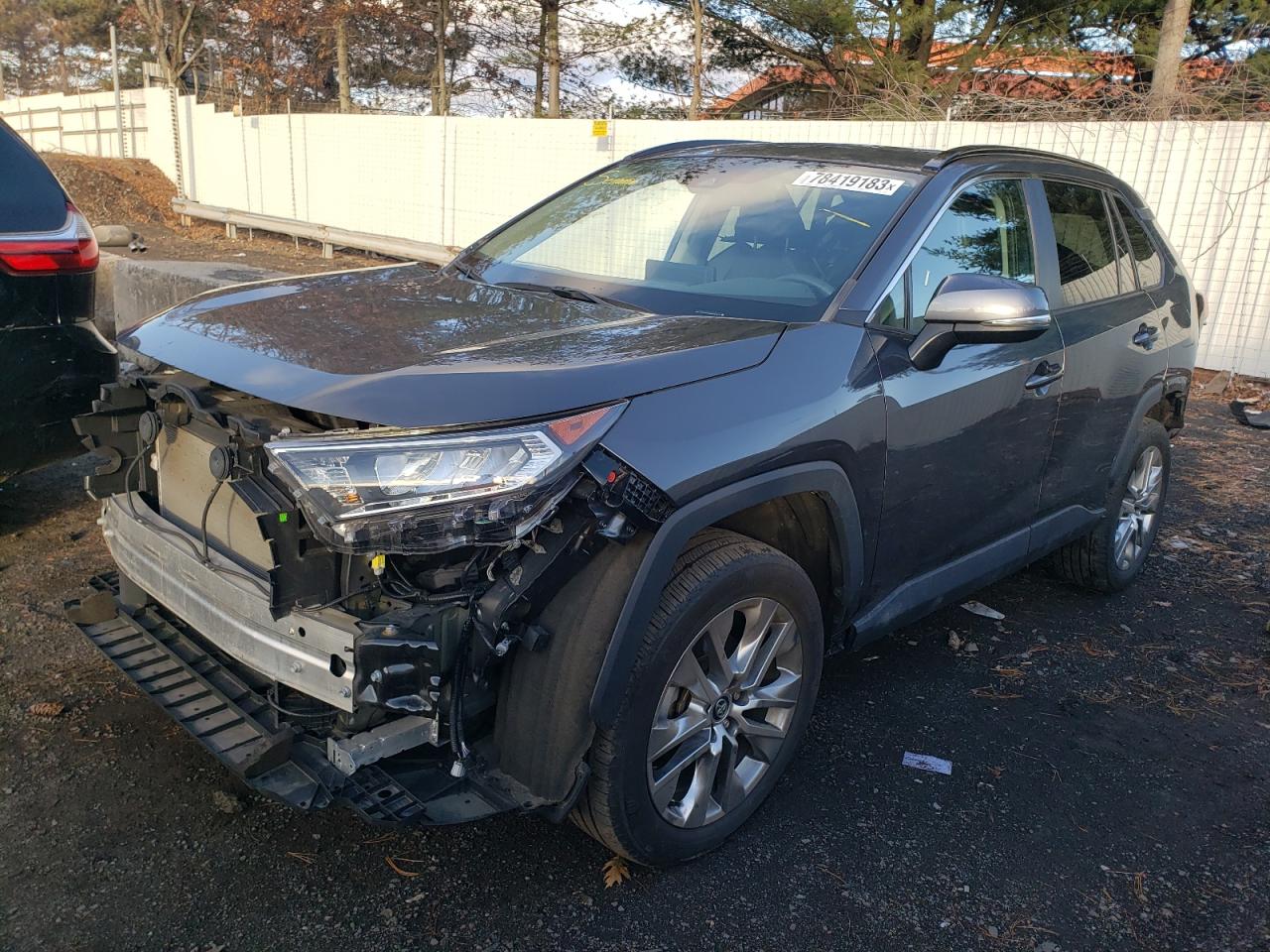 Изображение 1 2021 TOYOTA RAV4 XLE PREMIUM 2021 с VIN 2T3A1RFV8MW148620