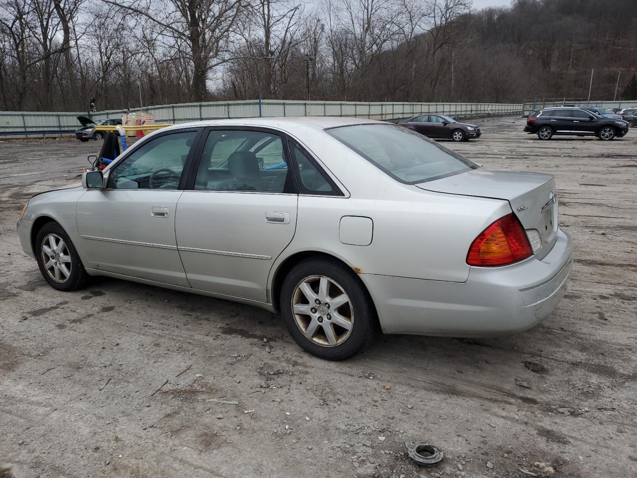 Obraz 2 z 2000 TOYOTA AVALON XL 2000 z VIN 4T1BF28B9YU085235