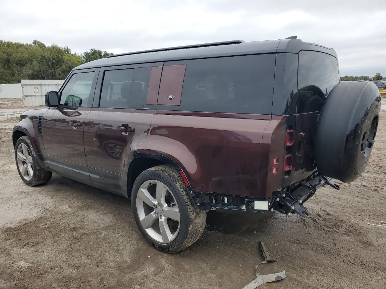 Obraz 2 z 2023 LAND ROVER DEFENDER 130 X-DYNAMIC SE 2023 z VIN SALE2FEU4P2241923