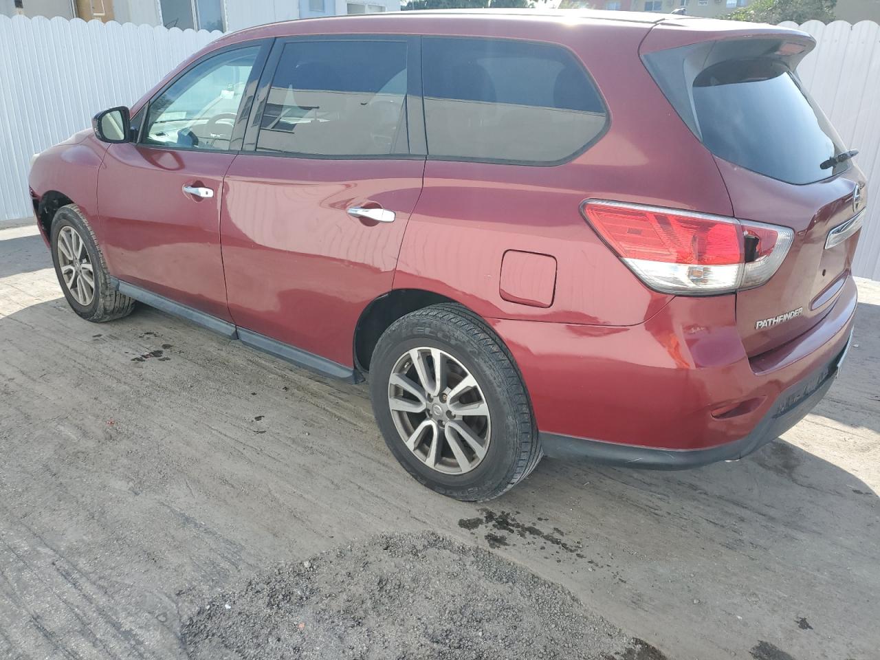 Image 2 of 2014 NISSAN PATHFINDER S 2014 with VIN 5N1AR2MM3EC667004