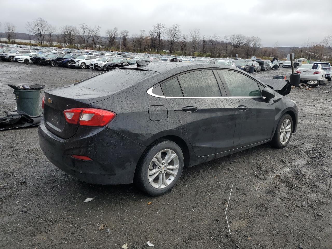 Image 3 of 2019 CHEVROLET CRUZE LT 2019 with VIN 1G1BE5SM3K7136066