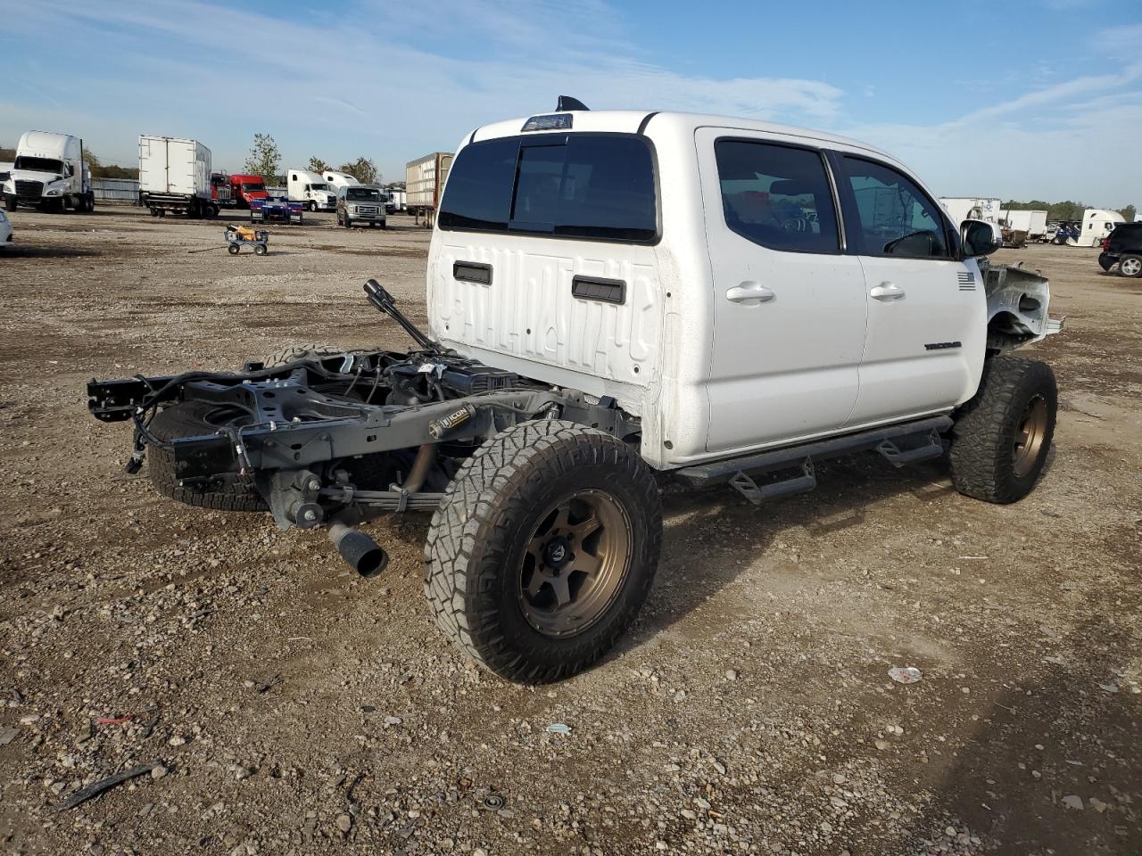 Obraz 3 z 2021 TOYOTA TACOMA DOUBLE CAB 2021 z VIN 5TFCZ5AN5MX276360