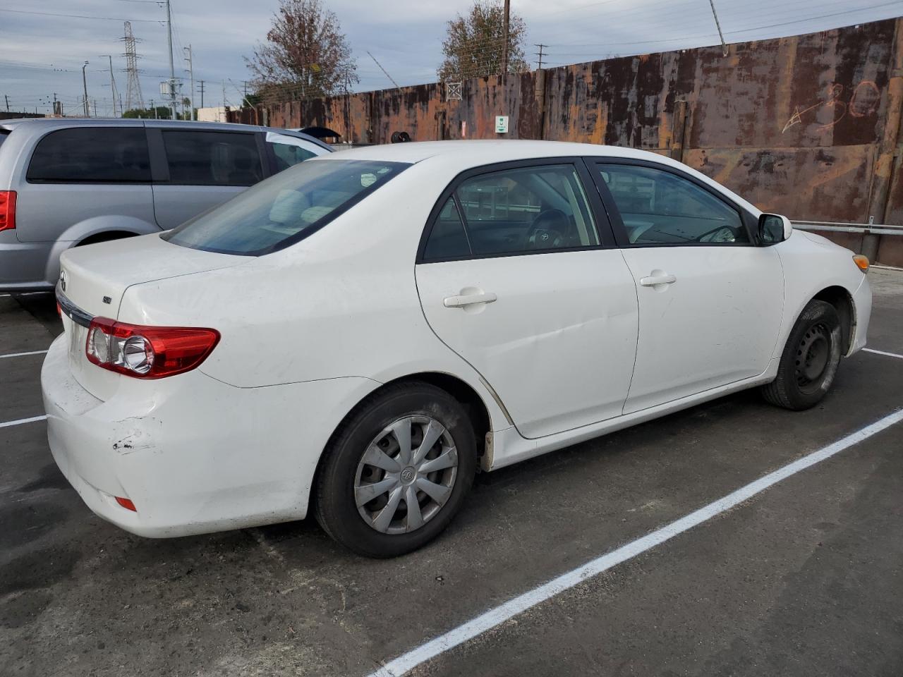 Изображение 3 2011 TOYOTA COROLLA BASE 2011 с VIN JTDBU4EE0BJ107474