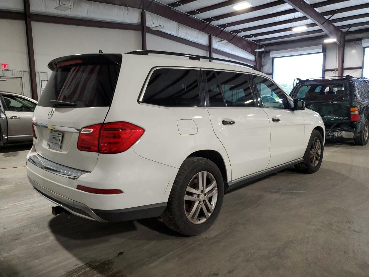 Изображение 3 2014 MERCEDES-BENZ GL 450 4MATIC 2014 с VIN 4JGDF7CEXEA325882