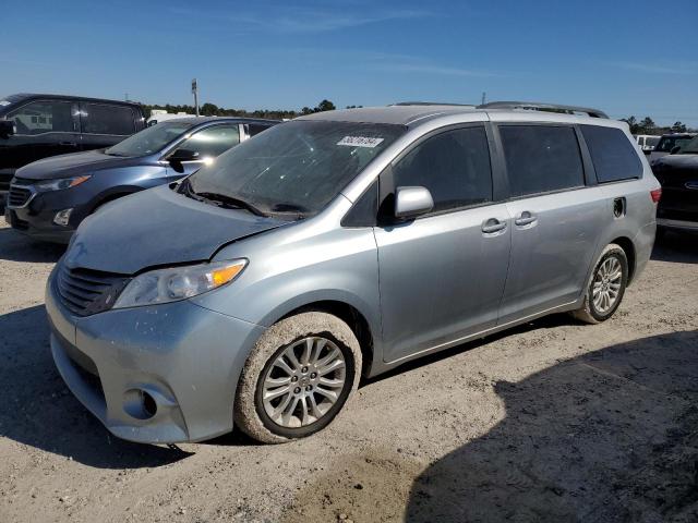 2017 TOYOTA SIENNA LE 2017 image