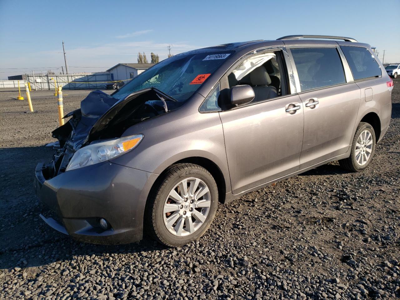 2013 TOYOTA SIENNA XLE 2013 image