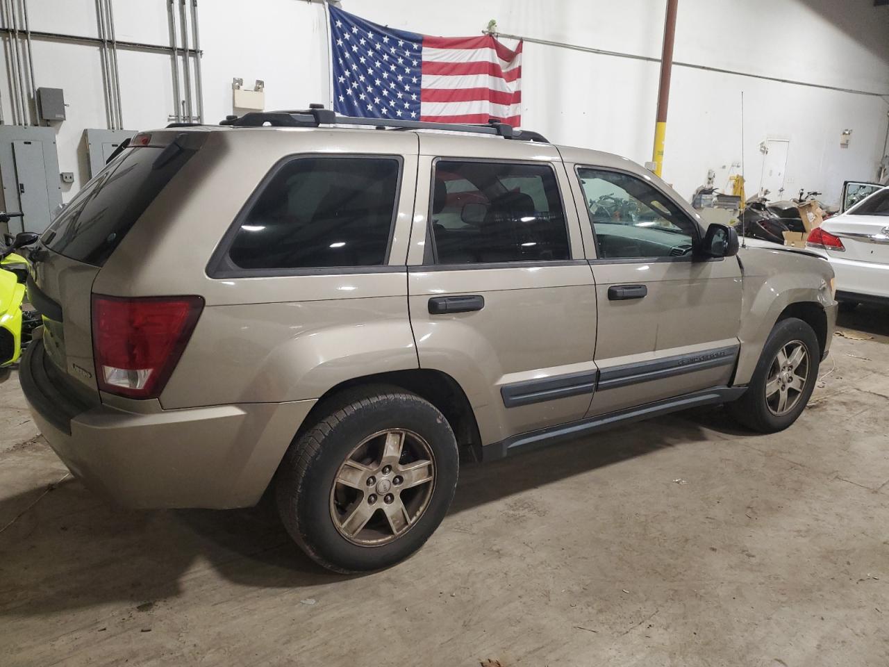Image 3 of 2005 JEEP GRAND CHEROKEE LAREDO 2005 with VIN 1J4GR48K55C599169