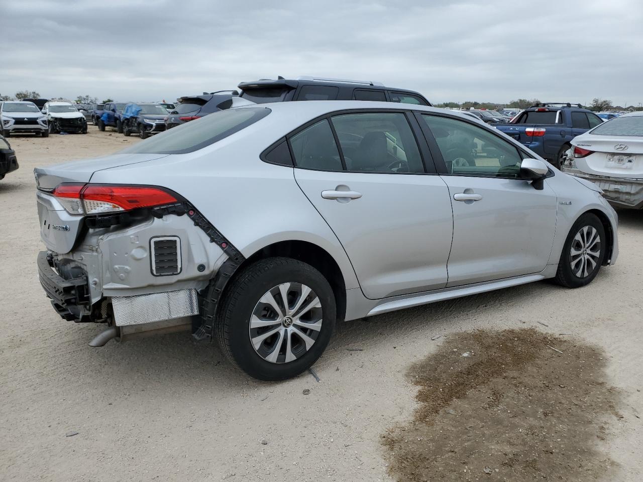 Obraz 3 z 2020 TOYOTA COROLLA LE 2020 z VIN JTDEBRBE8LJ028639