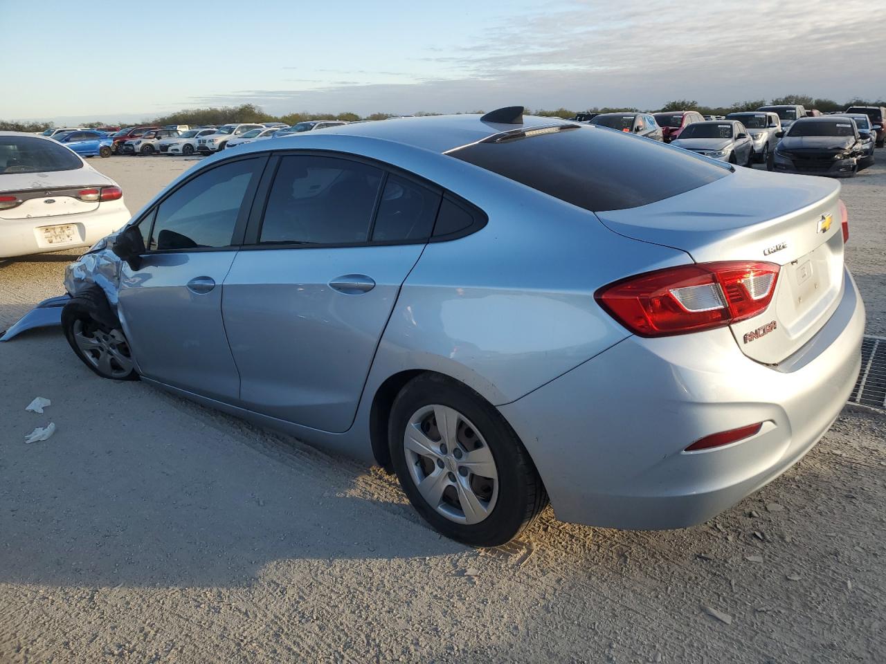 Obraz 2 z 2018 CHEVROLET CRUZE LS 2018 z VIN 1G1BC5SM1J7120064