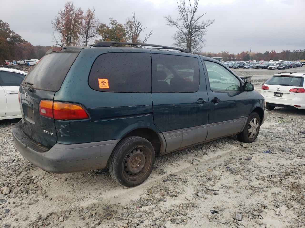 Image 3 of 1998 TOYOTA SIENNA LE 1998 with VIN 4T3ZF13C5WU061043
